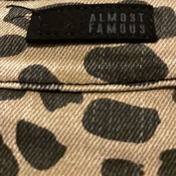 Almost Famous Mid rise stretch skinny leopard print cotton spandex denim… - Picture 7 of 9